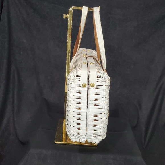 Vintage White Wicker Purse Leather Handles & Accents Made in Hong Kong - Picture 4 of 16